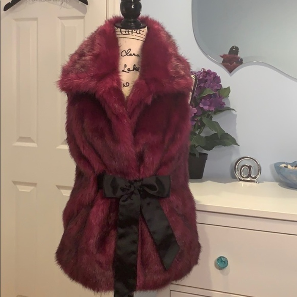 Steve Madden Magenta Faux Fur Vest Tie Close NWOT - Picture 2 of 8